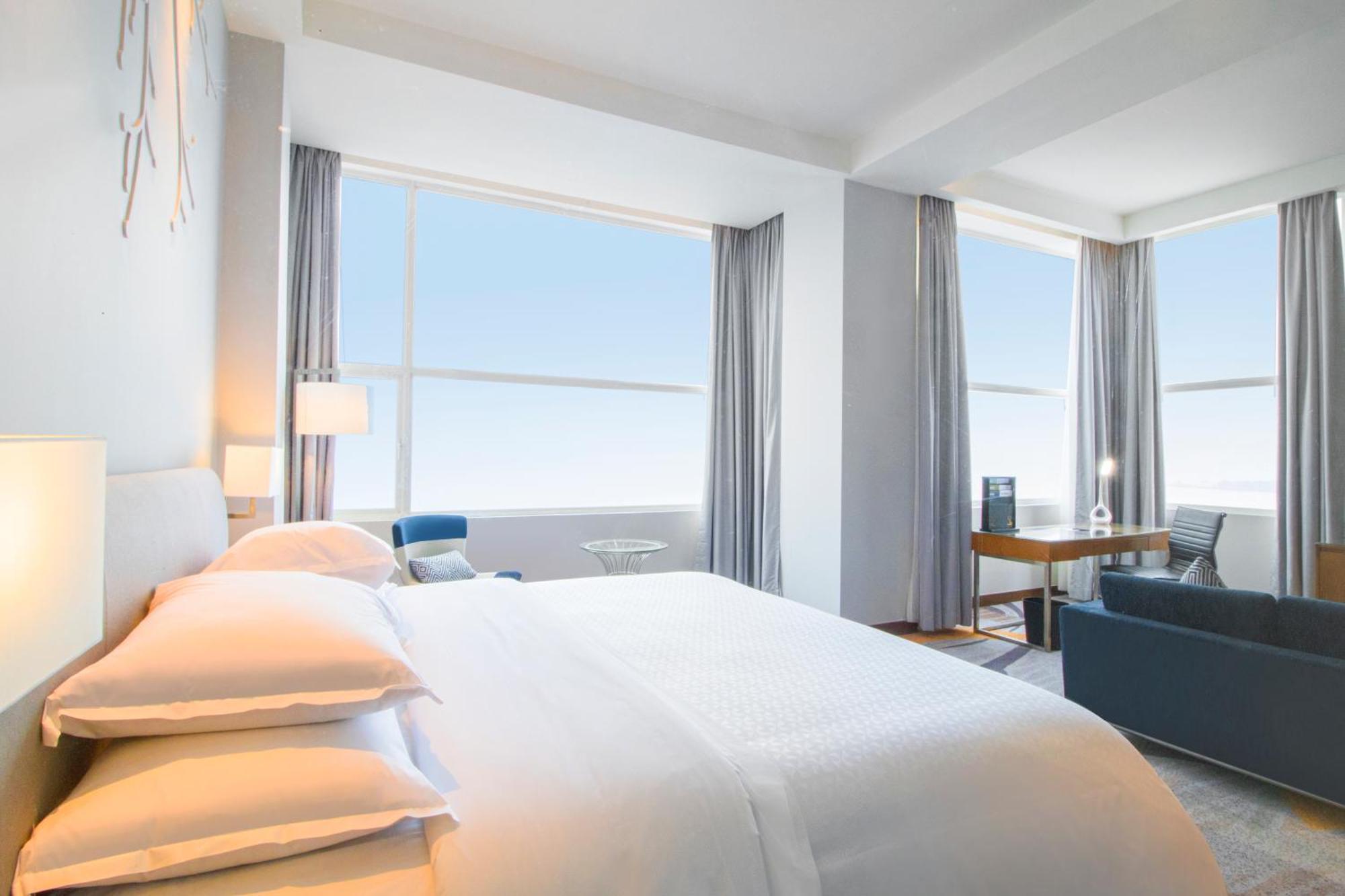 Four Points By Sheraton Manado Exterior photo