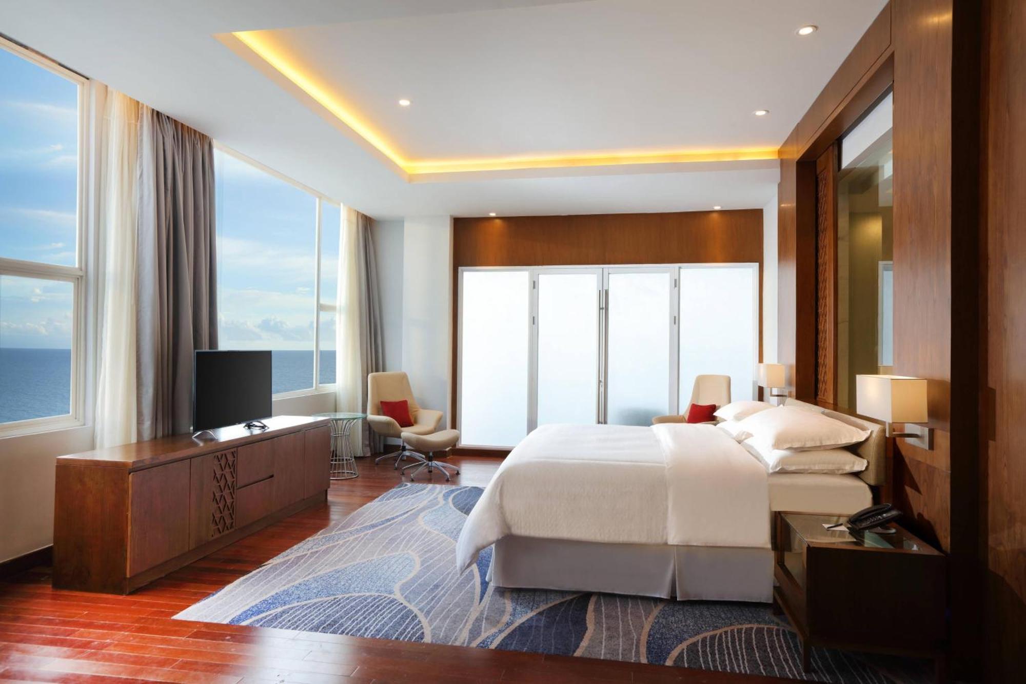 Four Points By Sheraton Manado Exterior photo